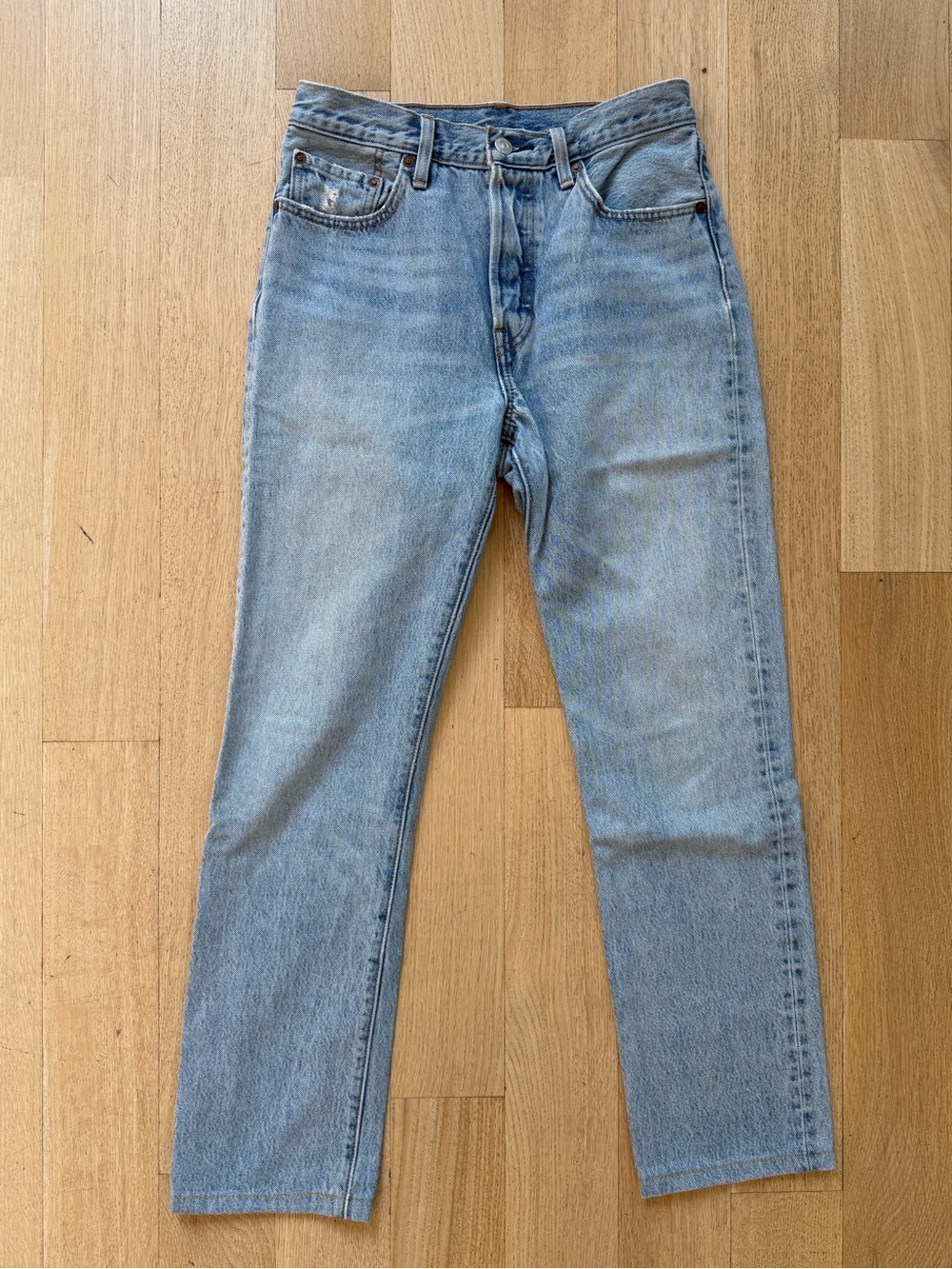 Levi’s 501 Straight-Leg Jeans light blue 26